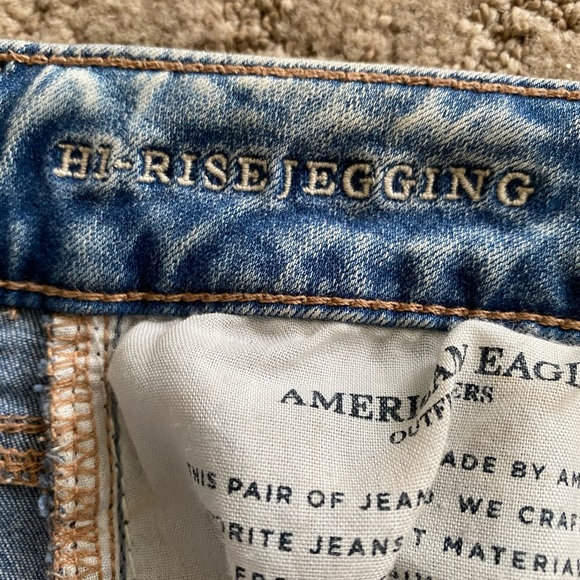 American Eagle distressed jeans - Size 2 R - Picture 4 of 9